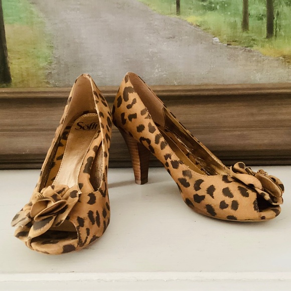 Sofft Size 9.5 M High Heel Pump Suede Leather Printed Leopard Peep Toe Rosette - Picture 15 of 15